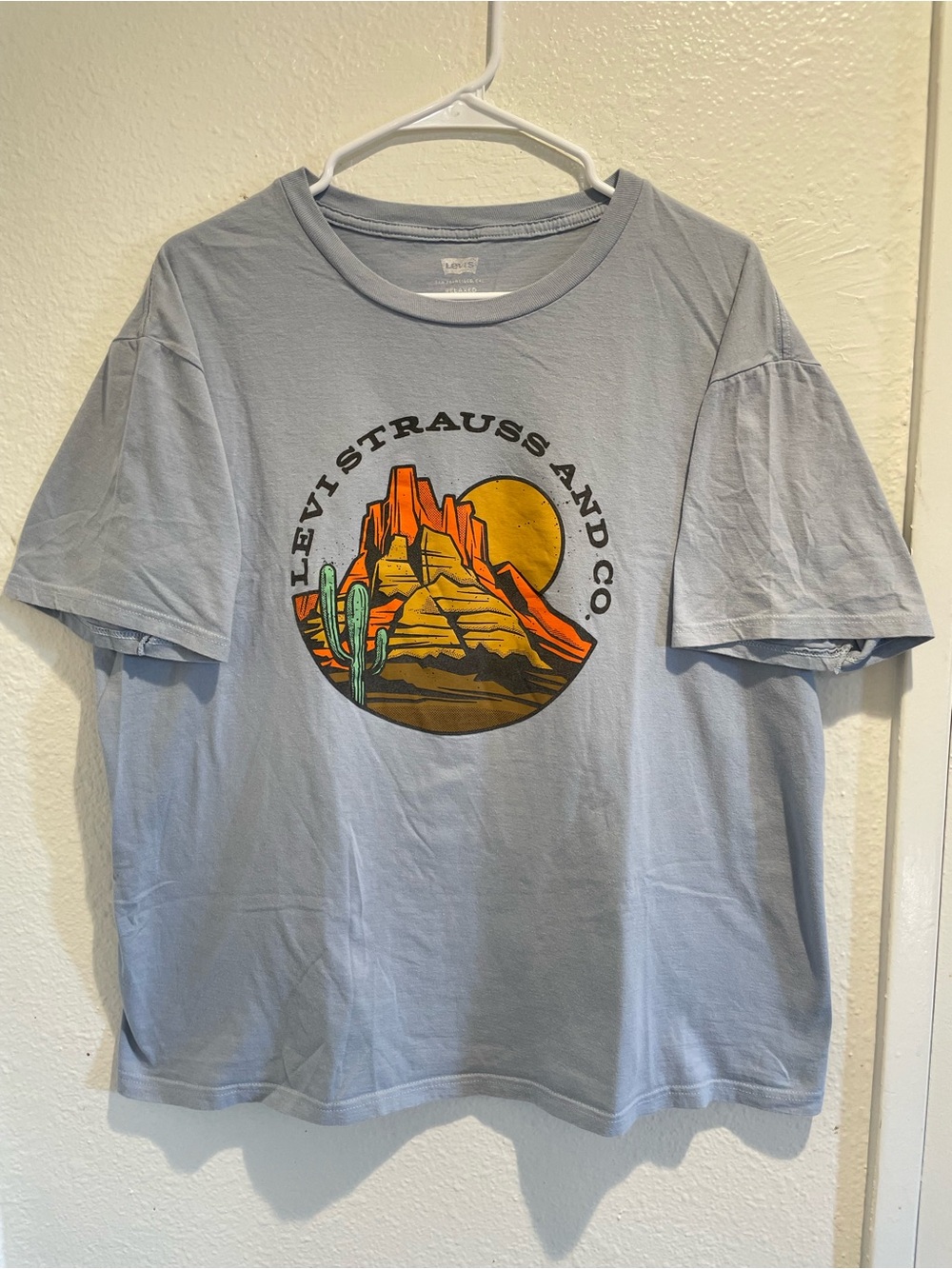 Levi's Men's Graphic T Shirt Light Blue Desert Sunset Cactus Mountain Size XL